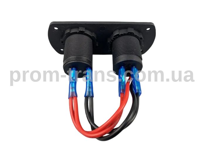 Автомобільна зарядка з двома USB-портами та розеткою прикурювача 2572