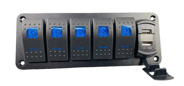Панелі з 5 перемикачами, двома USB-портами та цифровим вольтметром 2596